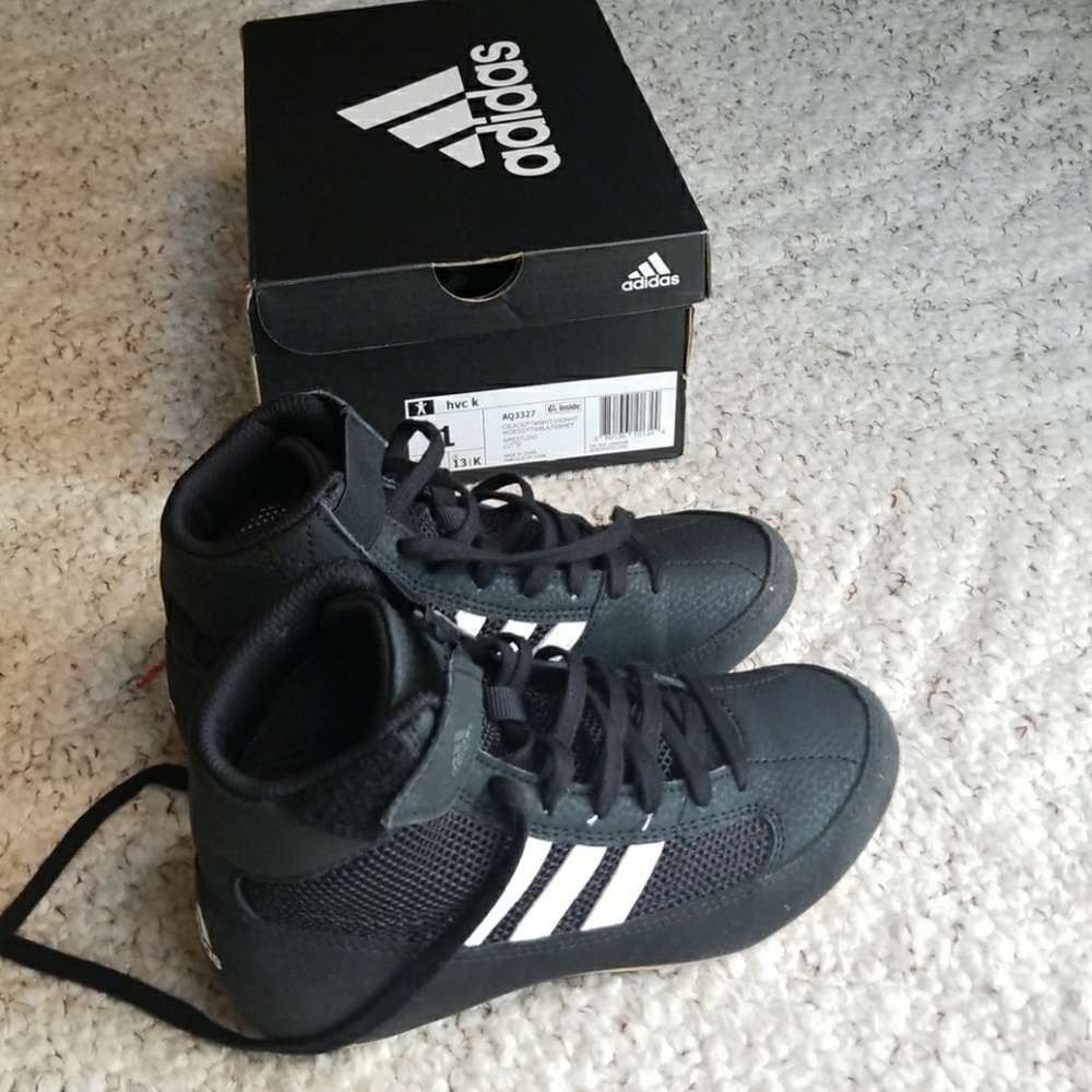 Wrestling shoes